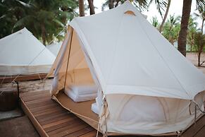 Hola Beach-Beach Club & Eco Glamping Resort