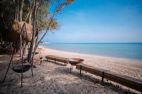 Hola Beach-Beach Club & Eco Glamping Resort