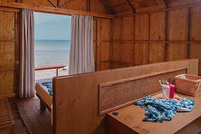 Hola Beach-Beach Club & Eco Glamping Resort