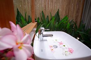 Hola Beach-Beach Club & Eco Glamping Resort