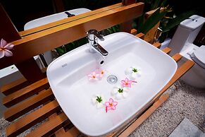 Hola Beach-Beach Club & Eco Glamping Resort