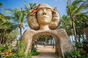 Hola Beach-Beach Club & Eco Glamping Resort