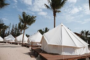 Hola Beach-Beach Club & Eco Glamping Resort
