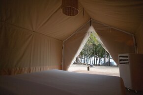 Hola Beach-Beach Club & Eco Glamping Resort