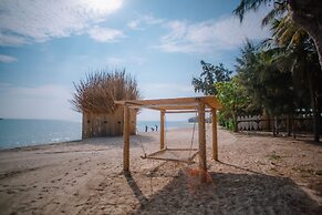 Hola Beach-Beach Club & Eco Glamping Resort