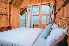 Hola Beach-Beach Club & Eco Glamping Resort