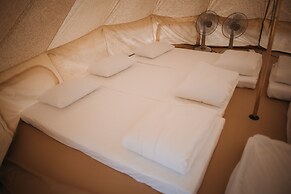 Hola Beach-Beach Club & Eco Glamping Resort