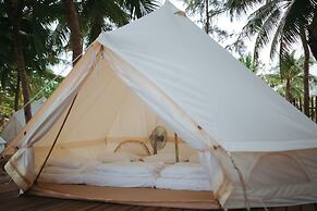 Hola Beach-Beach Club & Eco Glamping Resort