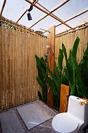 Hola Beach-Beach Club & Eco Glamping Resort