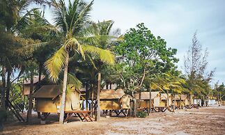 Hola Beach-Beach Club & Eco Glamping Resort