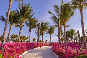 Hola Beach-Beach Club & Eco Glamping Resort