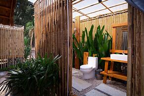 Hola Beach-Beach Club & Eco Glamping Resort