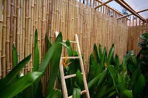 Hola Beach-Beach Club & Eco Glamping Resort