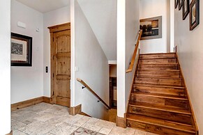 The Lookout 4 Bedrooms PLO-6590 by KBM