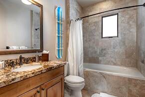 The Lookout 4 Bedrooms PLO-6590 by KBM