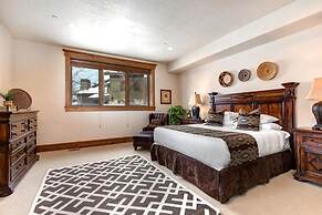 The Lookout 4 Bedrooms PLO-6590 by KBM