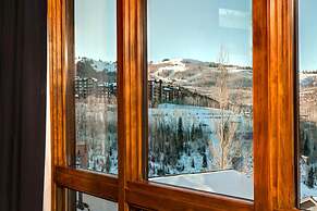 The Lookout 4 Bedrooms PLO-6590 by KBM