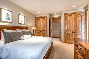 Vintage On The Strand 4 Bedrooms VIN-17 by KBM