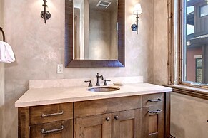 Vintage On The Strand 4 Bedrooms VIN-17 by KBM