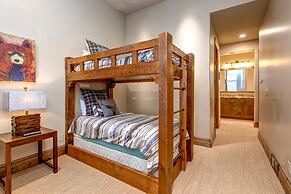 Vintage On The Strand 4 Bedrooms VIN-17 by KBM