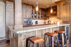 Vintage On The Strand 4 Bedrooms VIN-17 by KBM