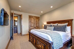 Vintage On The Strand 4 Bedrooms VIN-17 by KBM