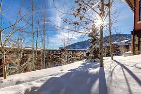 Vintage On The Strand 4 Bedrooms VIN-17 by KBM