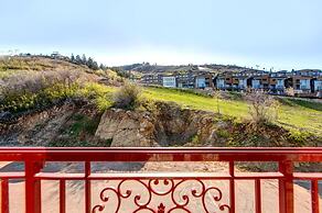 Vintage On The Strand 4 Bedrooms VIN-17 by KBM