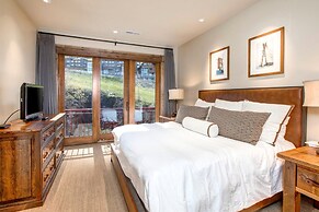 Vintage On The Strand 4 Bedrooms VIN-17 by KBM