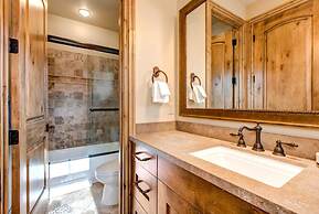 Vintage On The Strand 4 Bedrooms VIN-17 by KBM