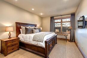 Vintage On The Strand 4 Bedrooms VIN-17 by KBM