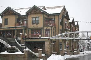 Lift Lodge 2 Bedrooms LLC103 by KBM