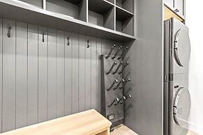 Lift Lodge 2 Bedrooms LLC103 by KBM