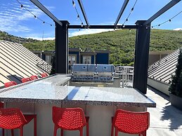 Lift Lodge 2 Bedrooms LLC103 by KBM