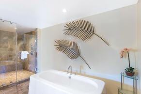 Honua Kai Hokulani by KBM