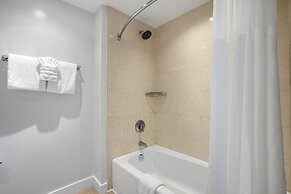 Honua Kai Hokulani by KBM