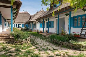 5 Chirpici - Small Traditional Resort