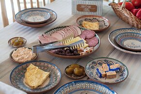 5 Chirpici - Small Traditional Resort