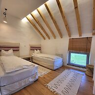 5 Chirpici - Small Traditional Resort