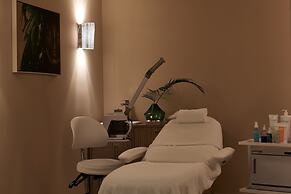 AMIRA LUXURY RESORT & SPA