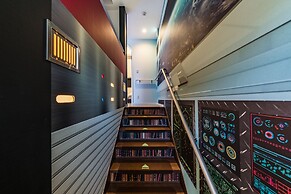 GUEST HOUSE DISCOVERY SHIP