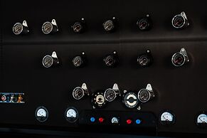 GUEST HOUSE DISCOVERY SHIP