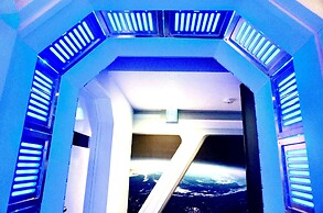 GUEST HOUSE DISCOVERY SHIP