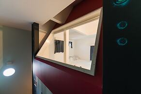 GUEST HOUSE DISCOVERY SHIP