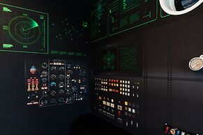 GUEST HOUSE DISCOVERY SHIP