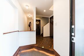 GUEST HOUSE DISCOVERY SHIP