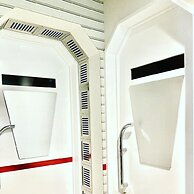 GUEST HOUSE DISCOVERY SHIP