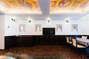 GUEST HOUSE DISCOVERY SHIP