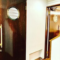 GUEST HOUSE DISCOVERY SHIP