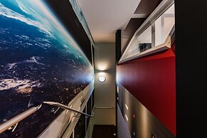 GUEST HOUSE DISCOVERY SHIP